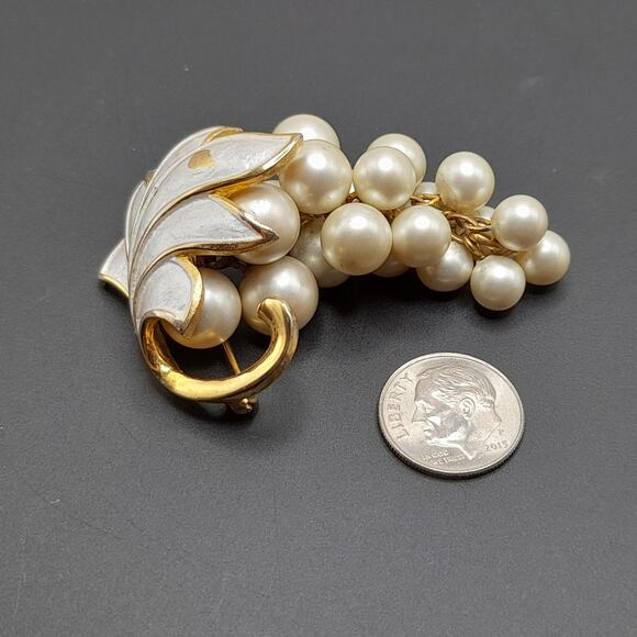 Vintage Alice Caviness Grape Cluster Brooch, White Enamel Leaf, Faux Pearls - Picture 10 of 10